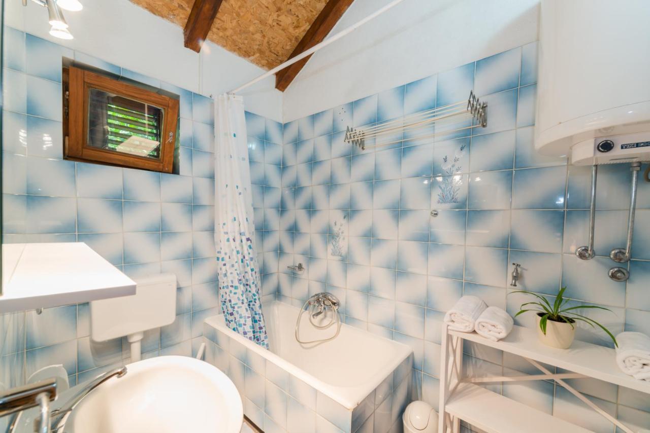 Apartmani Bugenvilija Brbinj Exterior foto